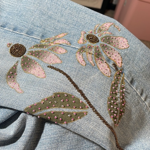 EUC Z. CAVARICCI VINTAGE SZ 8 CAPRI WITH EMBROIDERY & BEADED FLORAL DESIGN. - Picture 13 of 13